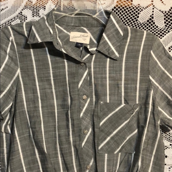 🍉 Universal Thread Gray Button Up - Picture 2 of 6